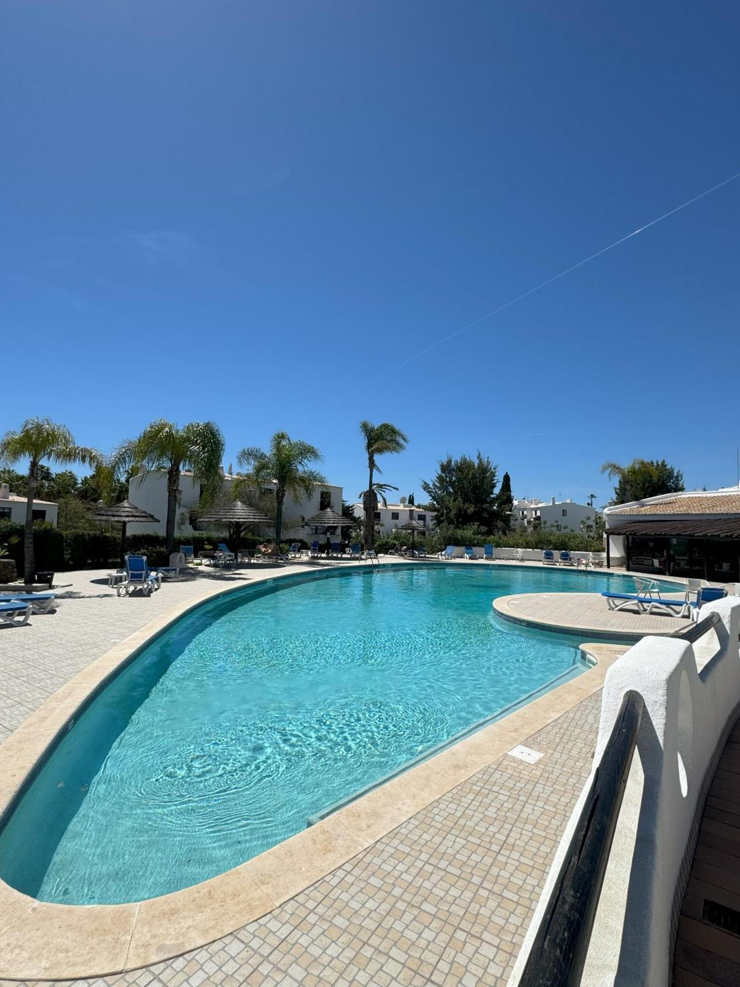 Coastal Retreat With Pool And Beach Access By Drago Rentals アルブフェイラ エクステリア 写真