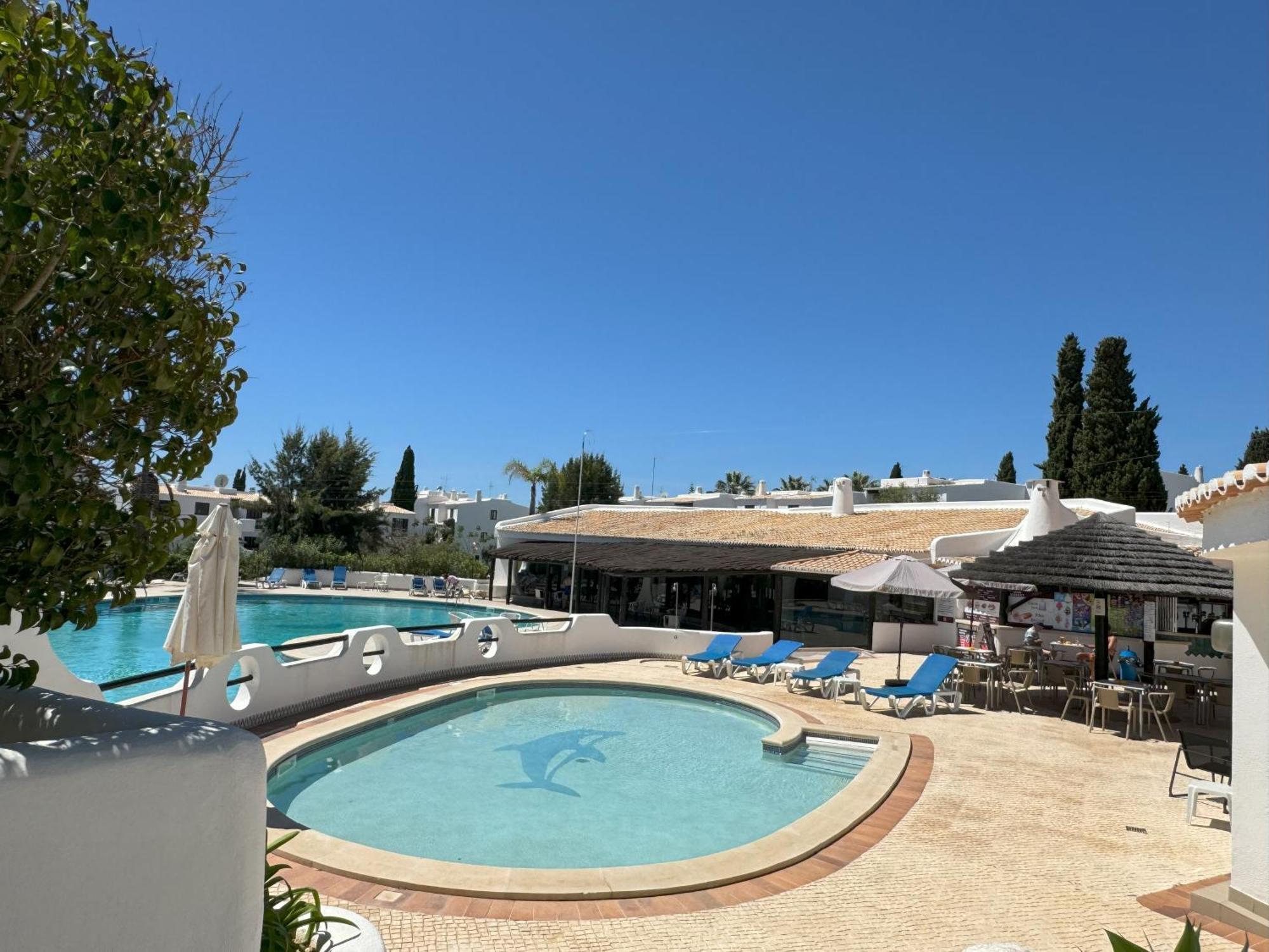 Coastal Retreat With Pool And Beach Access By Drago Rentals アルブフェイラ エクステリア 写真