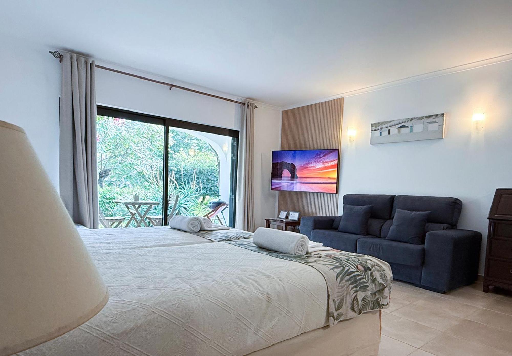 Coastal Retreat With Pool And Beach Access By Drago Rentals アルブフェイラ エクステリア 写真