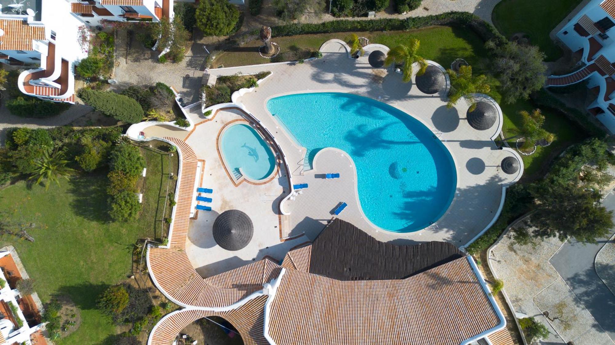 Coastal Retreat With Pool And Beach Access By Drago Rentals アルブフェイラ エクステリア 写真
