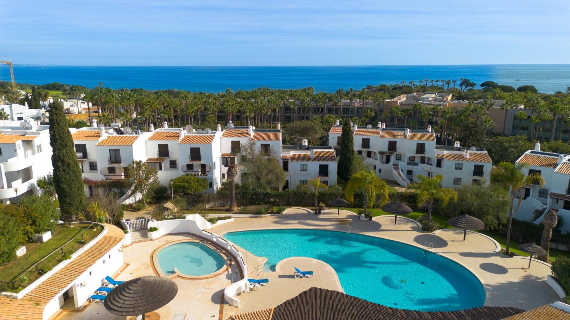 Coastal Retreat With Pool And Beach Access By Drago Rentals アルブフェイラ エクステリア 写真